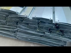 Anpassungsfähiges starkes Kabeltrey mit flexiblem Lüftungsrohr