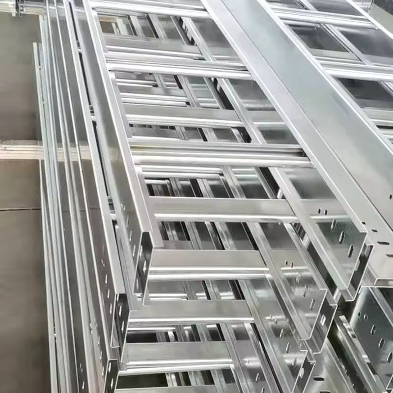 Schwerlastverzinkte Stahlleiter mit 200 kg Tragfähigkeit