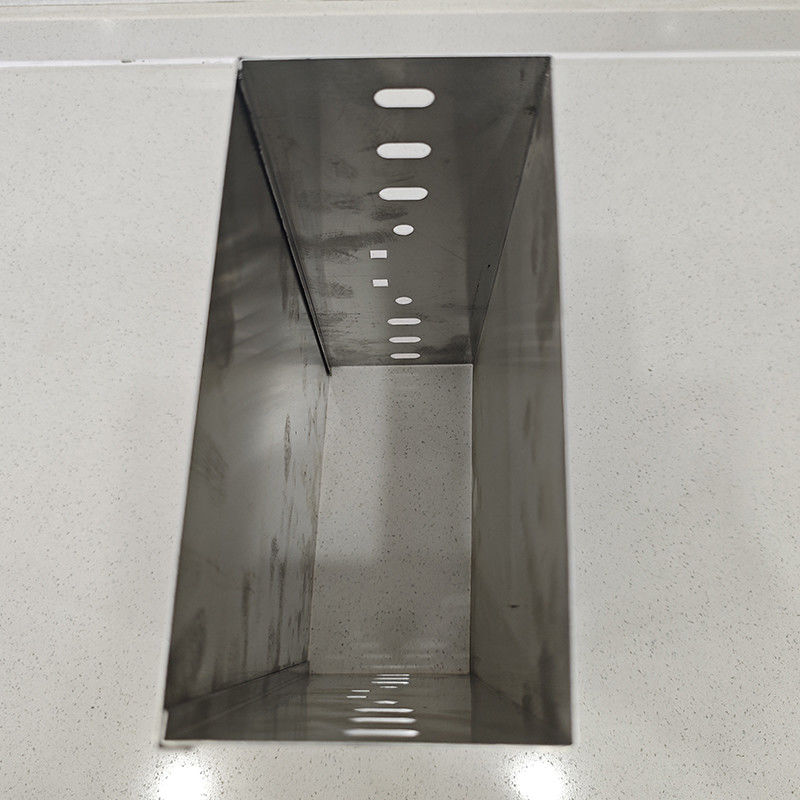 Korrosionsbeständiges galvanisiertes Kabeltrey mit Zubehör Silber Wand- / Bodenbauart