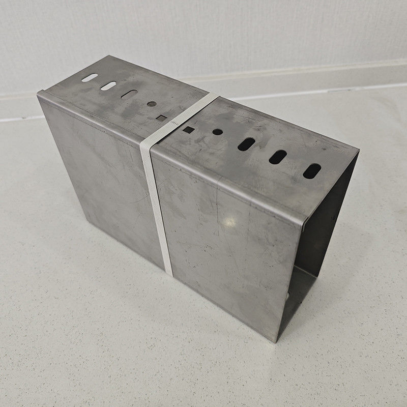 Korrosionsbeständiges galvanisiertes Kabeltrey mit Zubehör Silber Wand- / Bodenbauart