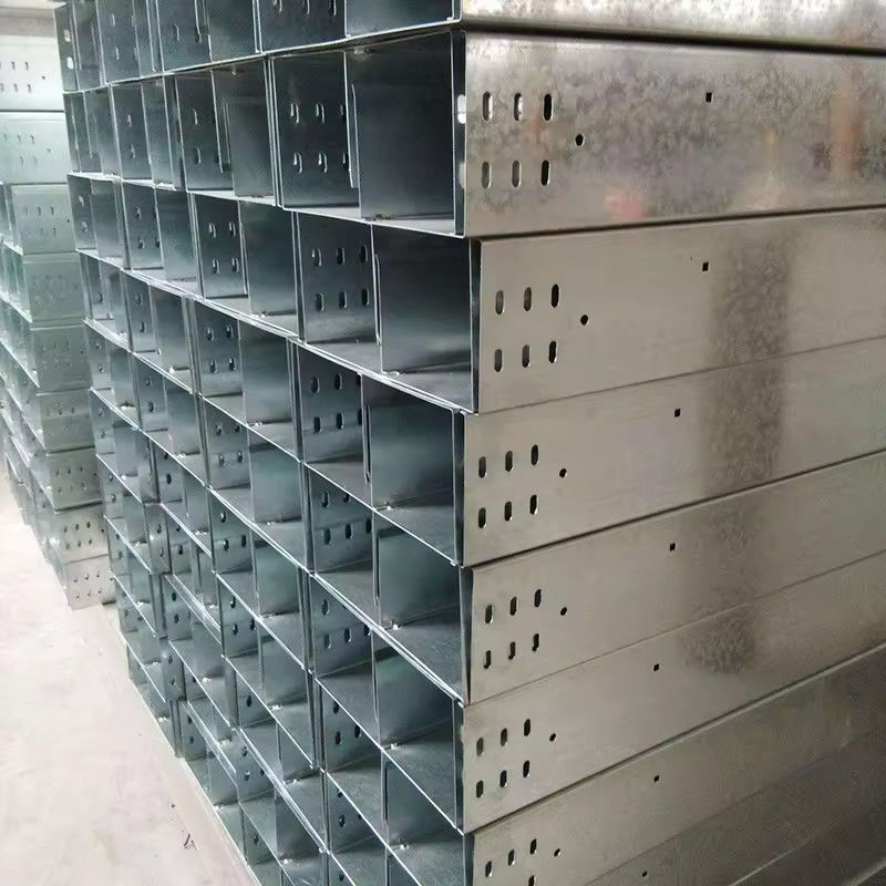 Silberverzinktes Fest- / Perforationskabelfach für die individuelle Wand- / Bodenmontage