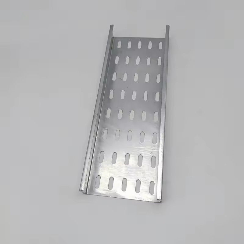 Korrosionsbeständiges Silber Extrusionskabelfach, das für eine einfache Installation an der Wand oder am Boden montiert werden kann